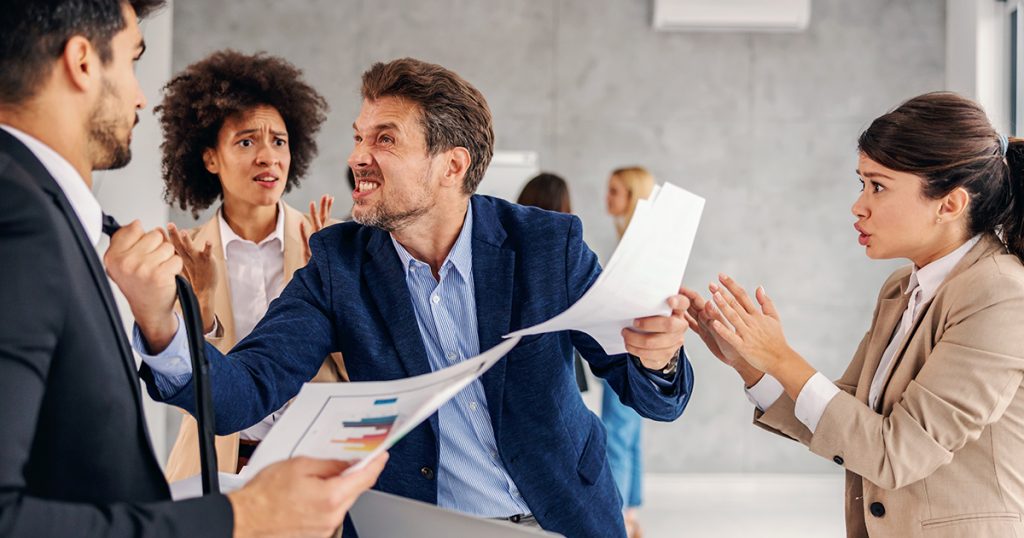¿conoces las consecuencias del acoso laboral en tu equipo?