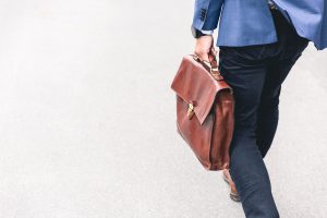 responsabilidades tiene una empresa principal