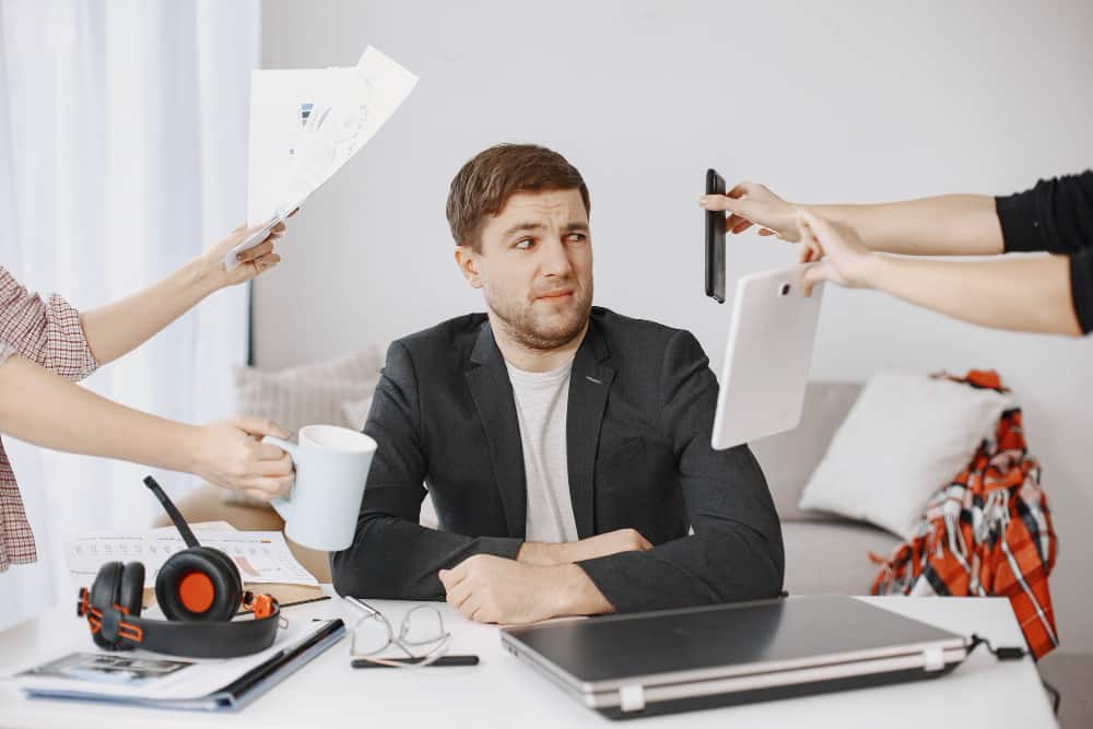 Mi jefe me explota laboralmente puedo demandar